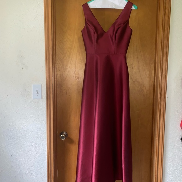 ALFRED SUNG Dresses & Skirts - Gorgeous Maroon Silk Dress